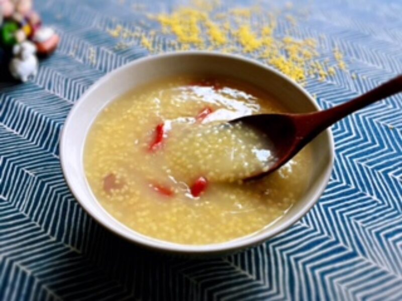 枸杞の実とアワのお粥